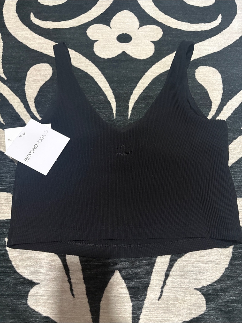 Beyond Yoga Black Ribbed V-Neck Crop Tank - Picture 3 of 3